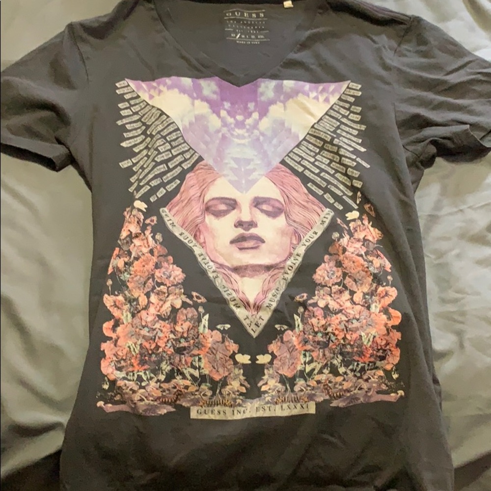 T-Shirt with a V-Neck, like new